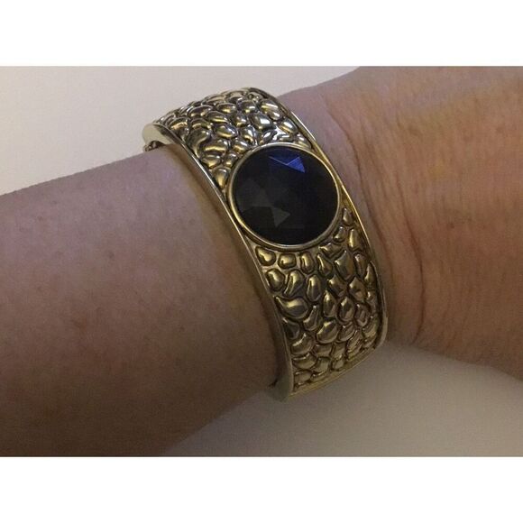 Pebbled Texture Gold & Round Black Faceted Crystal Wide Bangle Bracelet - Picture 2 of 2